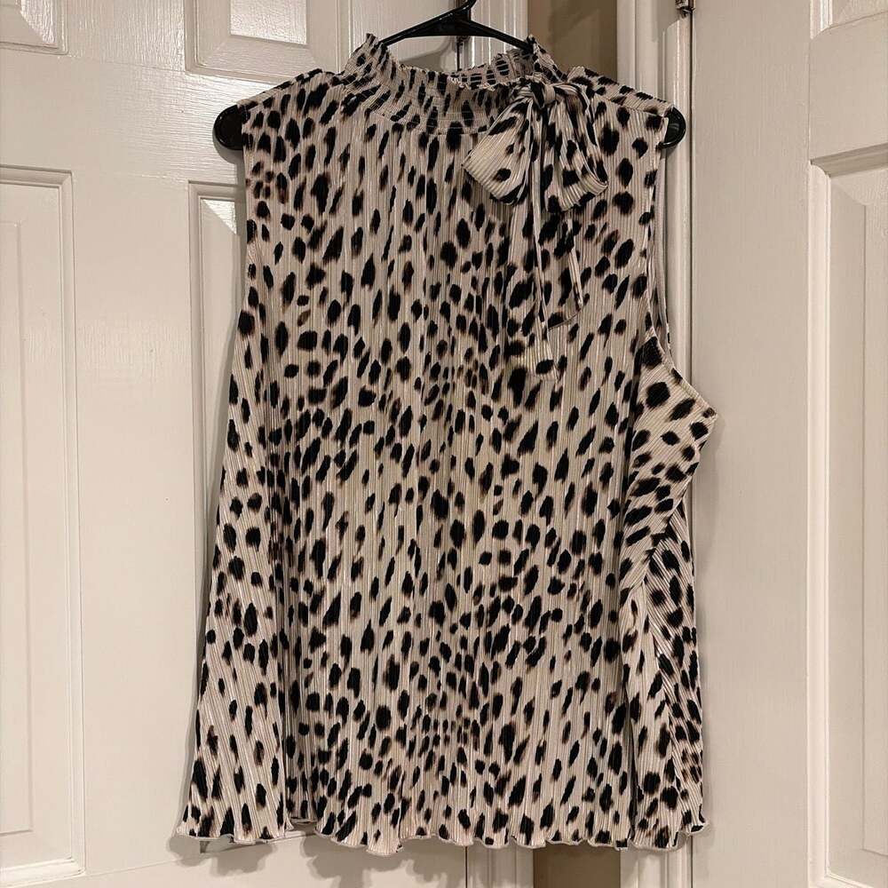 Chico's Women's Sleeveless Pleated Animal Print Blouse with Tie-Neck Detail